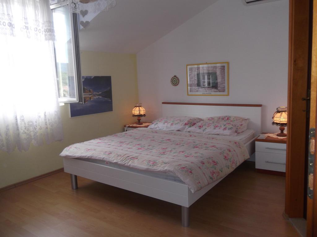 Apartments Vanda Vrboska Room photo