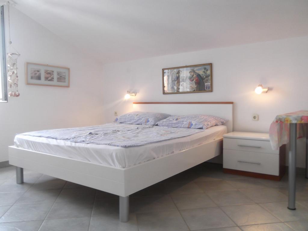 Apartments Vanda Vrboska Room photo